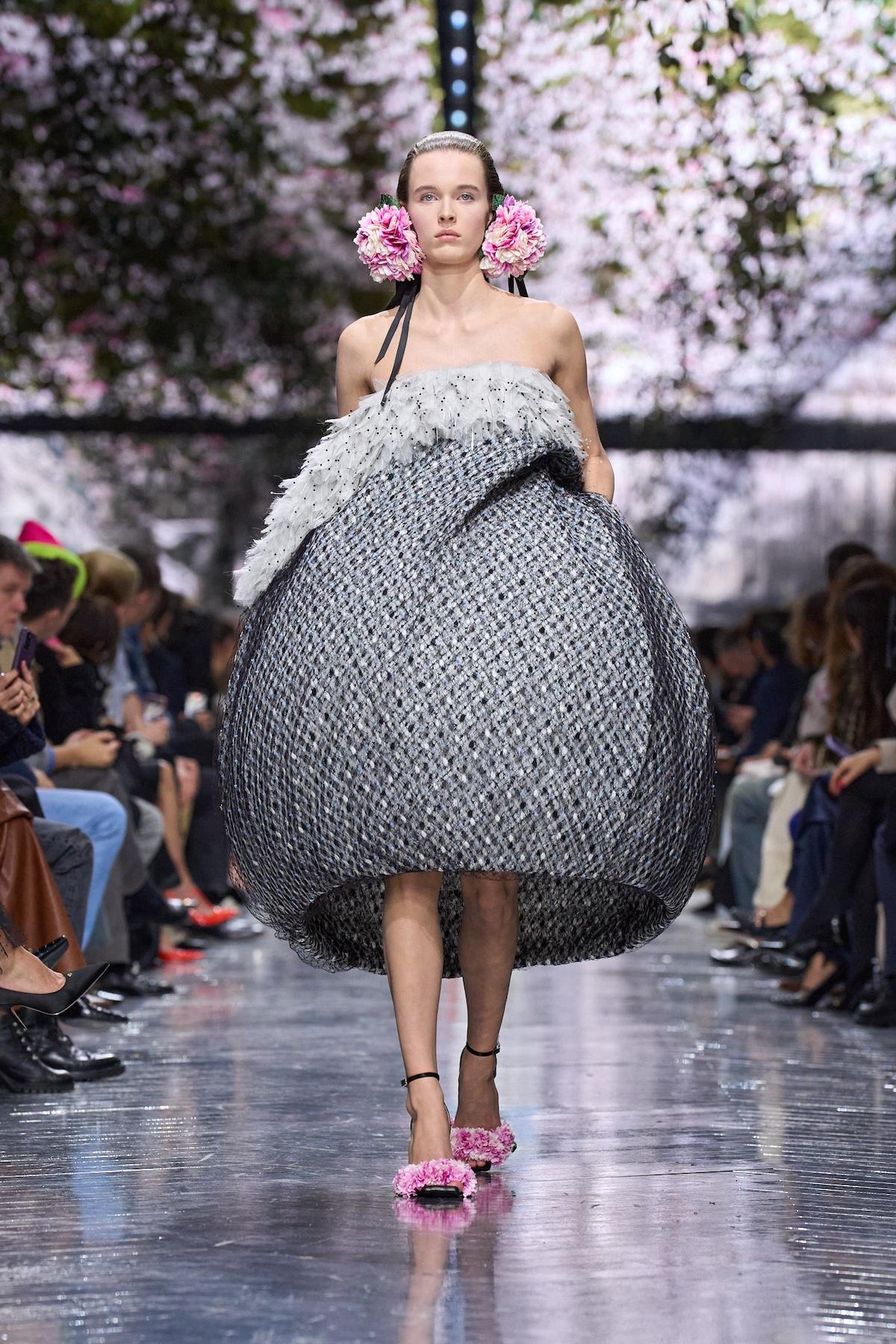 Paris Couture's New Silhouette: Corsets, Weightlessness and Clothes That Refuse to Behave — image 1