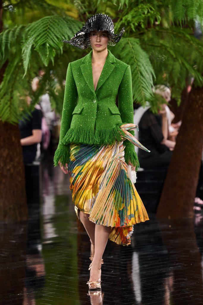 Paris Couture's New Silhouette: Corsets, Weightlessness and Clothes That Refuse to Behave — image 5